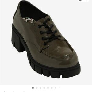 Dirty Laundry “Noyze” Dark Olive Chunky Heel Lace-up Shoes